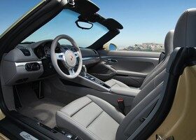 El interior del nuevo Porsche Boxster incorpora muchas novedades.
