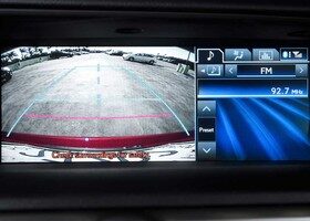 El Lexus GS 450h incluye entre su equipamiento cámara de visión trasera.