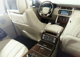 El interior del nuevo Range Rover mantiene la imagen lujosa que siempre le ha caracterizado.