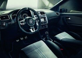 En el interior del VW Polo R WRC nos sentiremos como en un auténtico coche de carreras.