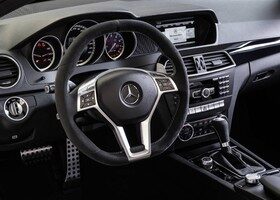 Mejores materiales y más deportividad, así es el interior del Mercedes C63 AMG 507 Edition.