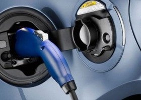 Ferrolineras: los trenes recargan la batería de tu coche eléctrico