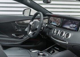 La gran pantalla de la consola central centra la atención del interior del Mercedes S63 AMG.