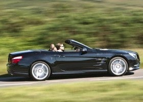La vista lateral del Mercedes SL 400 sigue siendo igual de reconocible que la de su antecesor.