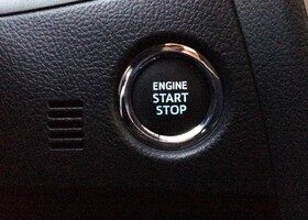 El Toyota Auris ST dispone de un cómodo botón de arranque.