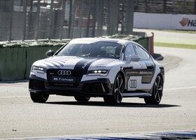 El Audi RS 7 Piloted Driving Concept completó, sin nadie al volante, una vuelta en Hockenheim a ritmo de carrera.