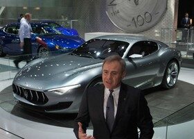 Las altas esferas de Maserati muestran orgullosas sus últimas creaciones.