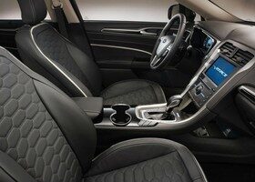 El interior del Ford Mondeo Vignale también cuenta con elementos diferenciadores respecto al resto de versiones.