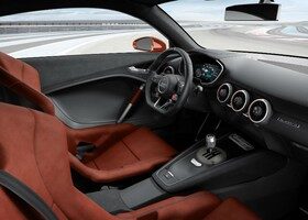 En el interior del Audi TT Clubsport Turbo también se ha apostado por los detalles más deportivos.