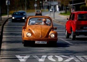 Conduce su VW Beetle de madera