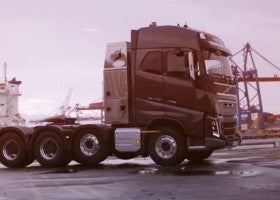 El Volvo FH16 consiguió su reto más importante: arrastrar 325 toneladas