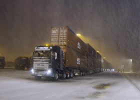 El Volvo FH16 consiguió su reto más importante: arrastrar 325 toneladas