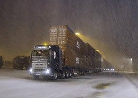 El Volvo FH16 consiguió su reto más importante: arrastrar 325 toneladas