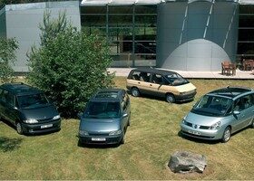 Diferentes generaciones del monovolumen Renault Espace.
