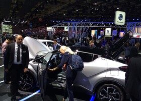El nuevo Toyota C-HR en el Salón de París 2016