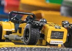 Lego y Caterham se unen para hacer un kit de coche con una diferencia