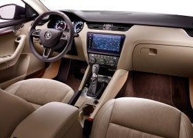 El nuevo Skoda Octavia cuenta con ayudas a la conducción y con sistemas que nos conectan con el coche.