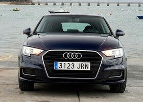 El frontal tiene la estética renovada de Audi, con la coraza de aristas más marcadas.