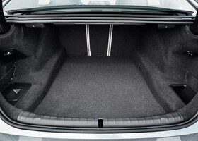 El maletero del nuevo BMW Serie 5 tiene 530 litros de capacidad -10 más que antes-.