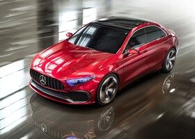 Mercedes ha empleado el rojo metalizado para sus últimos concepts.