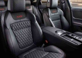 Interior exclusivo para la versión más deportiva del Jaguar XJ, el XJR575.