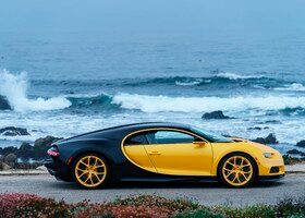 Lateral Bugatti Chiron en Pebble Beach.