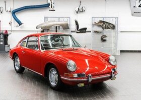 Porsche 911 completamente restaurado con piezas de los años 60.