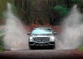 Imágenes dinámicas del Mercedes GLA 200d.