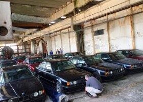Varios BMW Serie 5 E34 encontrados sin estrenar (13)