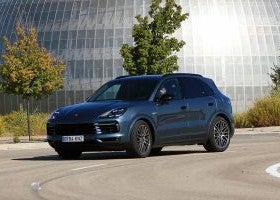 El Porsche Cayenne E-Hybrid es más ágil de lo que uno espera de un SUV.