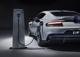 El primer Aston Martin eléctrico es una berlina de cinco metros de longitud.