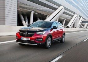 El Opel Grandland X Hybrid4 se situará como el tope de gama de la oferta SUV de Opel.