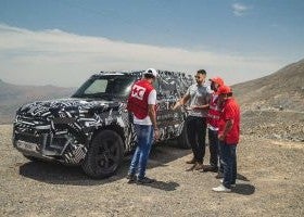 Nuevo Land Rover Defender: la Cruz Roja lo pone a prueba en el desierto