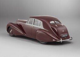 En la Gran Bretaña de los años 30 el diseño del original Bentley Corniche de 1939 era como ciencia ficción hecha realidad.
