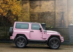 Jeep Wrangler de Kahn Automobiles: rosa por fuera, rudo por dentro ...