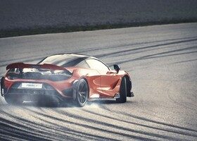 McLaren 765LT.