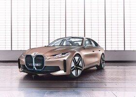 BMW ha estrenado su nuevo logo junto al prototipo i4.