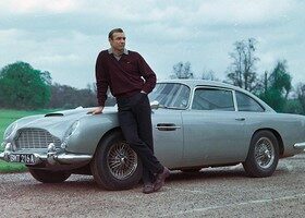 Aston Martin DB5 y James Bond