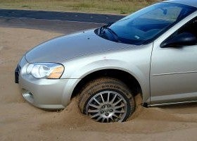 Cómo sacar coche de la arena