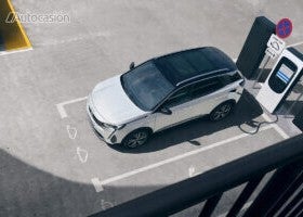 Hoy por hoy, adquirir un eléctrico o un PHEV es más rentable, según Peugeot