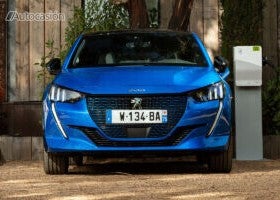 Hoy por hoy, adquirir un eléctrico o un PHEV es más rentable, según Peugeot