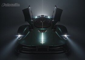 Aston Martin Valkyrie Spider luces