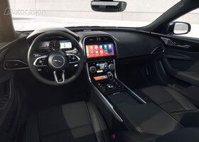 Jaguar XE R-Dynamic Black interior