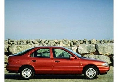 Ford Mondeo Berlina mediana o grande