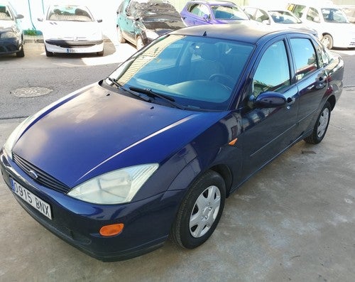 FORD Focus Sedán 1.6 Ambiente