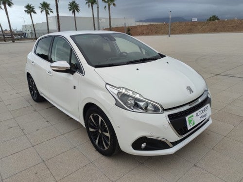 PEUGEOT 208 1.2 PureTech S&S Tech Edition 82