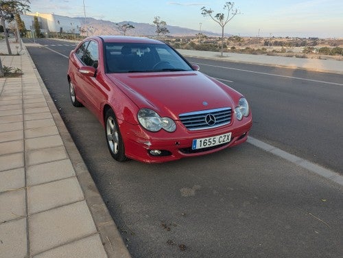 MERCEDES-BENZ Clase C Sportcoupé 180 K Black & Red