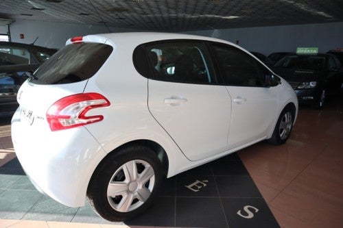 PEUGEOT 208 1.4HDi Style