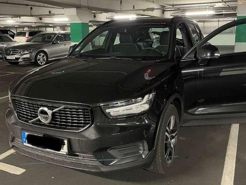 VOLVO XC40 r-design