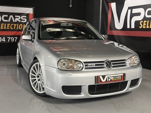 VOLKSWAGEN Golf R32